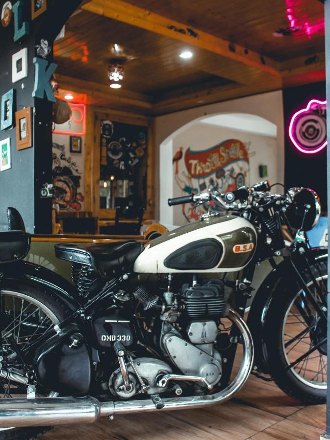 Throttle Shrottle Moto Hostel Manāli Dış mekan fotoğraf