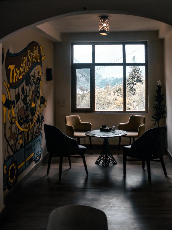 Throttle Shrottle Moto Hostel Manāli Dış mekan fotoğraf